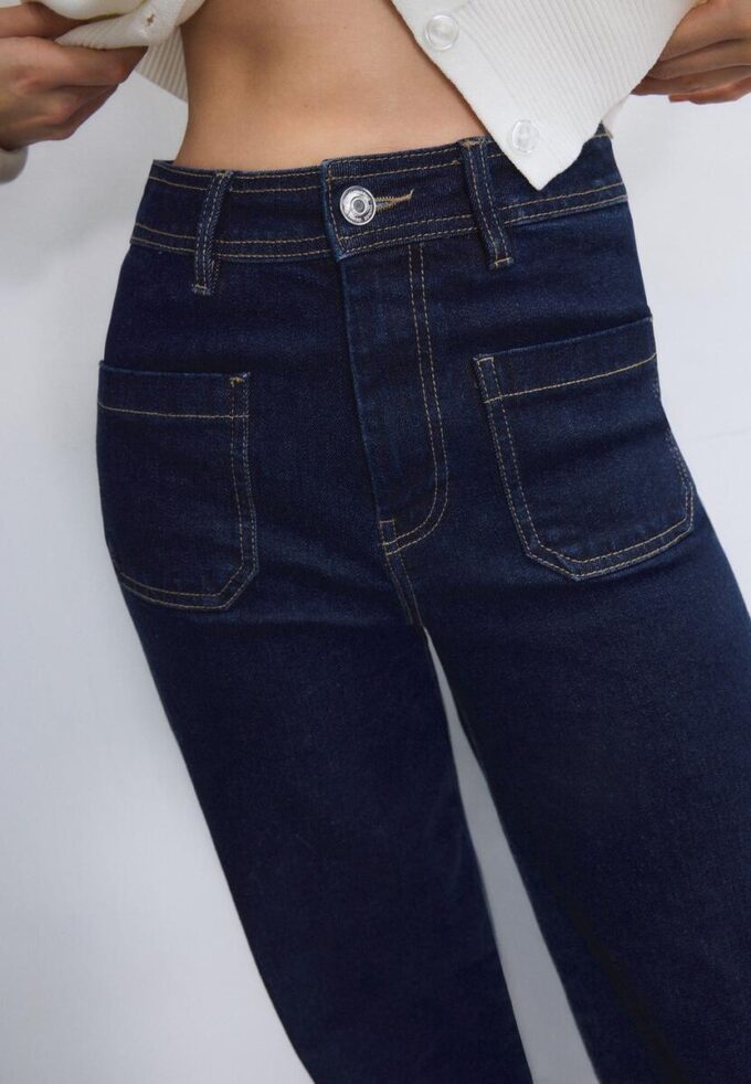 Jeans mit geradem Bein und Taschen Jeans mit geradem Bein und Taschen