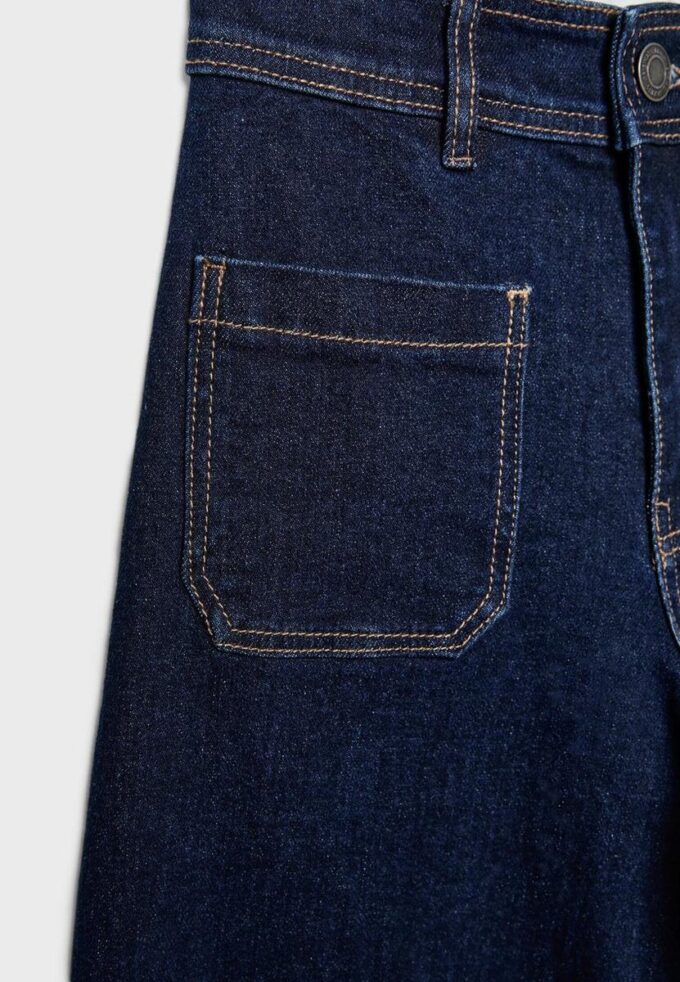 Jeans mit geradem Bein und Taschen Jeans mit geradem Bein und Taschen