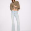 Jeans mit niedriger Leibhöhe und Nahttaschen Jeans mit niedriger Leibhöhe und Nahttaschen