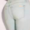Jeans mit niedriger Leibhöhe und Nahttaschen Jeans mit niedriger Leibhöhe und Nahttaschen