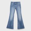 Jeans mit niedriger Leibhöhe und Nahttaschen Jeans mit niedriger Leibhöhe und Nahttaschen