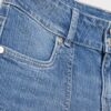 Jeans mit niedriger Leibhöhe und Nahttaschen Jeans mit niedriger Leibhöhe und Nahttaschen