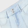 Jeans mit niedriger Leibhöhe und Nahttaschen Jeans mit niedriger Leibhöhe und Nahttaschen