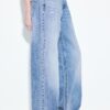 Jeans mit niedriger Leibhöhe und Wide Leg-Bein sowie Schmuckknopf Jeans mit niedriger Leibhöhe und Wide Leg-Bein sowie Schmuckknopf