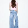 Jeans mit niedriger Leibhöhe und Wide Leg-Bein sowie Schmuckknopf Jeans mit niedriger Leibhöhe und Wide Leg-Bein sowie Schmuckknopf