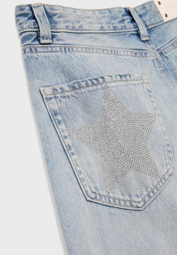 Jeans mit niedriger Leibhöhe und Wide Leg mit Stern-Detail Jeans mit niedriger Leibhöhe und Wide Leg mit Stern-Detail