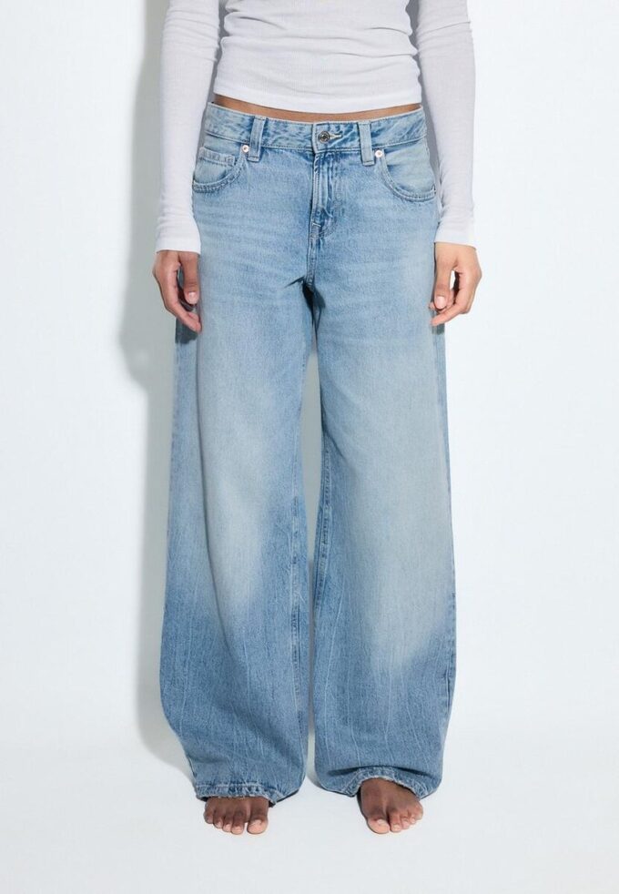 Jeans mit niedriger Leibhöhe und Wide Leg mit Stern-Detail Jeans mit niedriger Leibhöhe und Wide Leg mit Stern-Detail