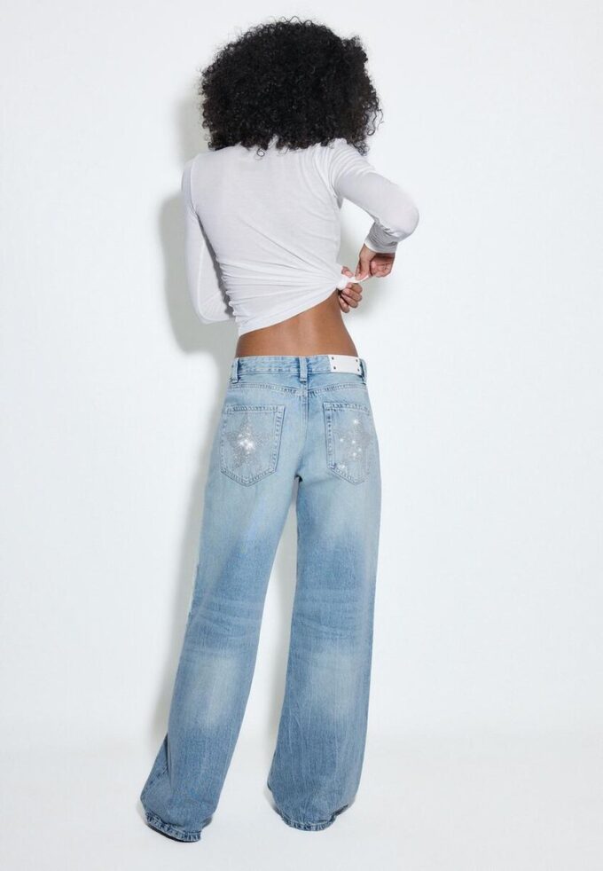 Jeans mit niedriger Leibhöhe und Wide Leg mit Stern-Detail Jeans mit niedriger Leibhöhe und Wide Leg mit Stern-Detail