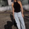 Jeans mit niedriger Leibhöhe und Wide Leg mit Strasssteinen Jeans mit niedriger Leibhöhe und Wide Leg mit Strasssteinen
