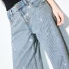 Jeans mit niedriger Leibhöhe und Wide Leg mit Strasssteinen Jeans mit niedriger Leibhöhe und Wide Leg mit Strasssteinen