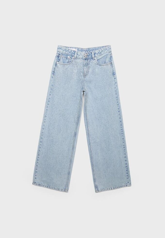 Jeans mit niedriger Leibhöhe und Wide Leg mit Strasssteinen Jeans mit niedriger Leibhöhe und Wide Leg mit Strasssteinen