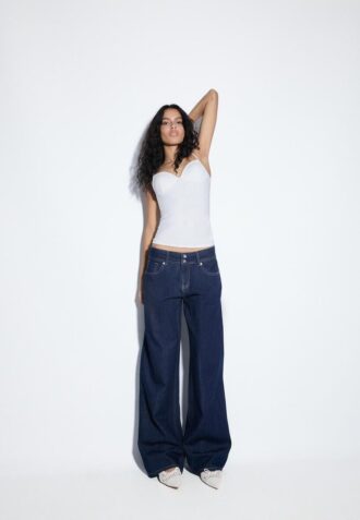Jeans mit niedriger Leibhöhe und zwei Knöpfen