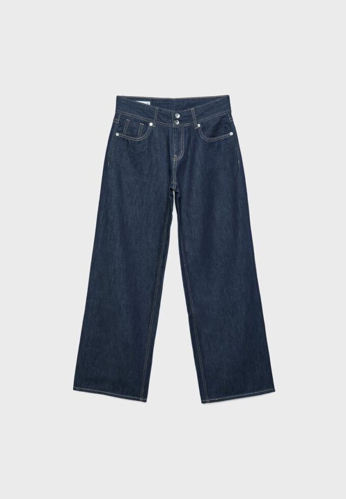 Jeans mit niedriger Leibhöhe und zwei Knöpfen Jeans mit niedriger Leibhöhe und zwei Knöpfen