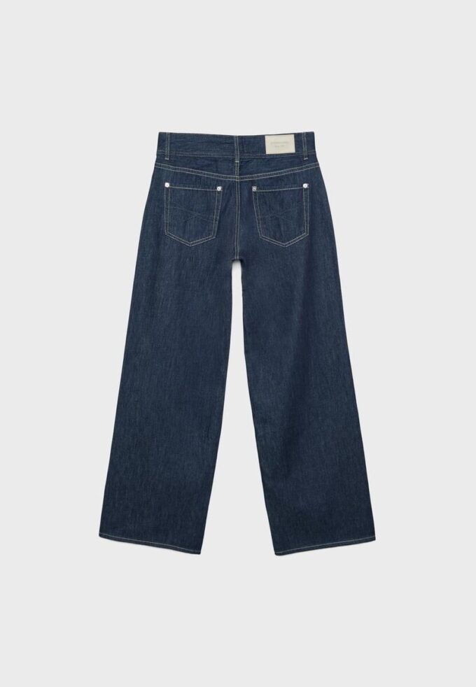 Jeans mit niedriger Leibhöhe und zwei Knöpfen Jeans mit niedriger Leibhöhe und zwei Knöpfen