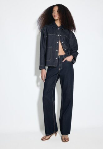 Jeansjacke mit Taschen