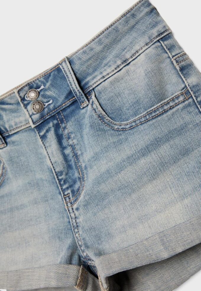 Jeansshorts mit umgeschlagenem Saum Jeansshorts mit umgeschlagenem Saum