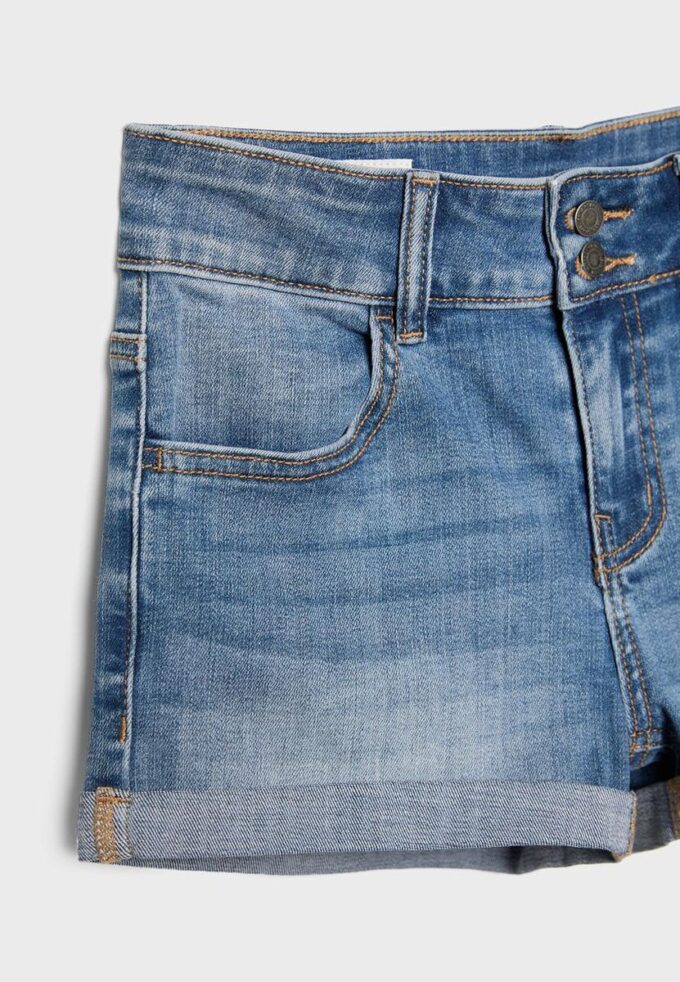 Jeansshorts mit umgeschlagenem Saum Jeansshorts mit umgeschlagenem Saum