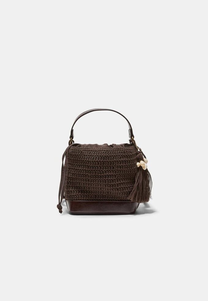 Kombinierte Bucket Bag aus Häkelstoff Kombinierte Bucket Bag aus Häkelstoff