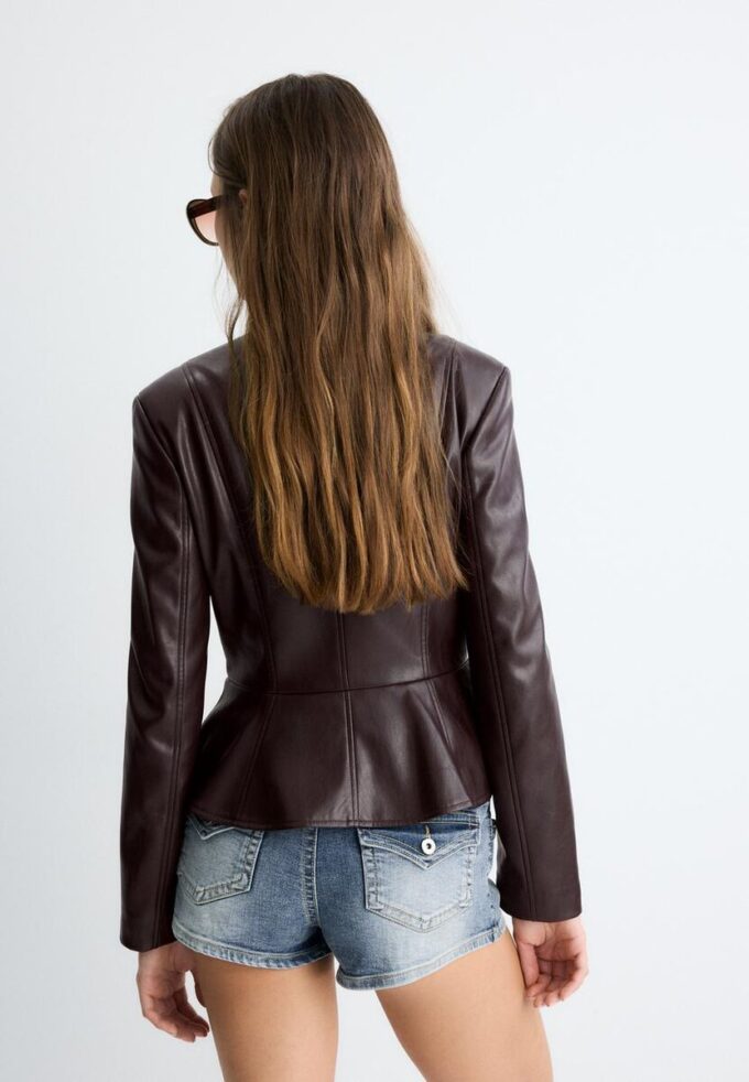 Kragenloser Blazer mit Peplum in Lederoptik Kragenloser Blazer mit Peplum in Lederoptik