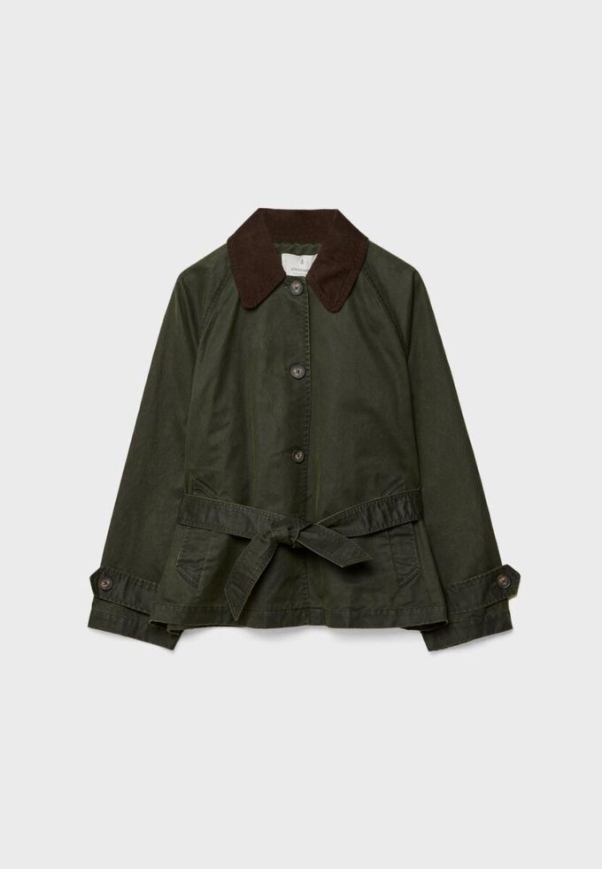 Kurz gewachster Trenchcoat mit Gürtel Kurz gewachster Trenchcoat mit Gürtel