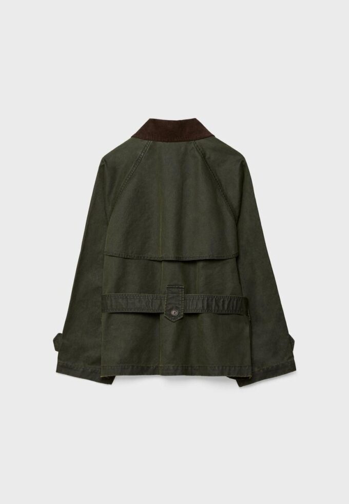 Kurz gewachster Trenchcoat mit Gürtel Kurz gewachster Trenchcoat mit Gürtel
