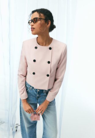 Kurzer Blazer mit Rundhalsausschnitt