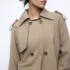 Kurzer, fließender Trenchcoat Kurzer, fließender Trenchcoat
