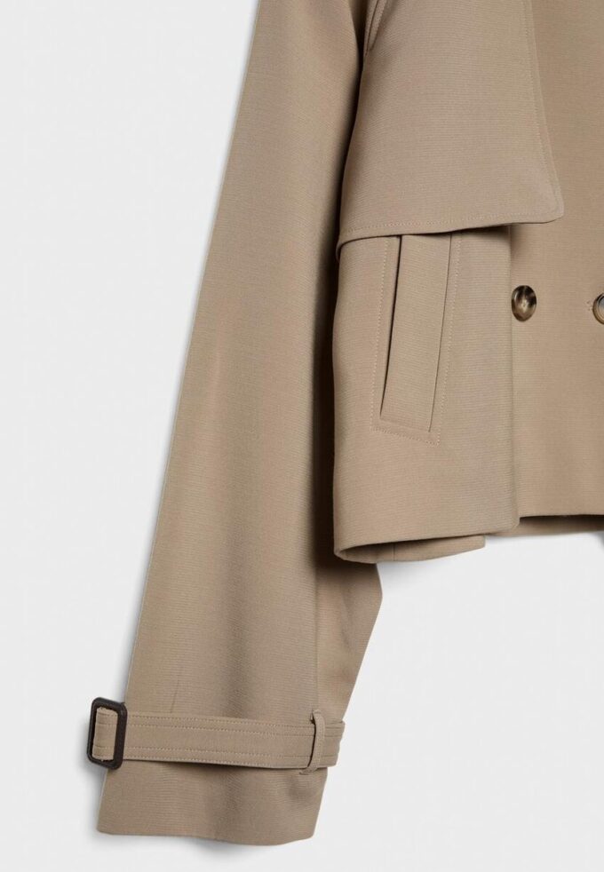 Kurzer, fließender Trenchcoat Kurzer, fließender Trenchcoat