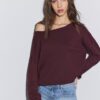 Kurzer Pullover mit U-Boot-Ausschnitt Kurzer Pullover mit U-Boot-Ausschnitt