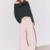 Kurzer Pullover mit U-Boot-Ausschnitt Kurzer Pullover mit U-Boot-Ausschnitt
