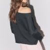Kurzer Pullover mit U-Boot-Ausschnitt Kurzer Pullover mit U-Boot-Ausschnitt