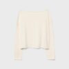 Kurzer Pullover mit U-Boot-Ausschnitt Kurzer Pullover mit U-Boot-Ausschnitt