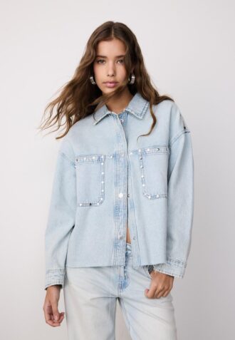 Kurzes Denim-Overshirt mit Nieten