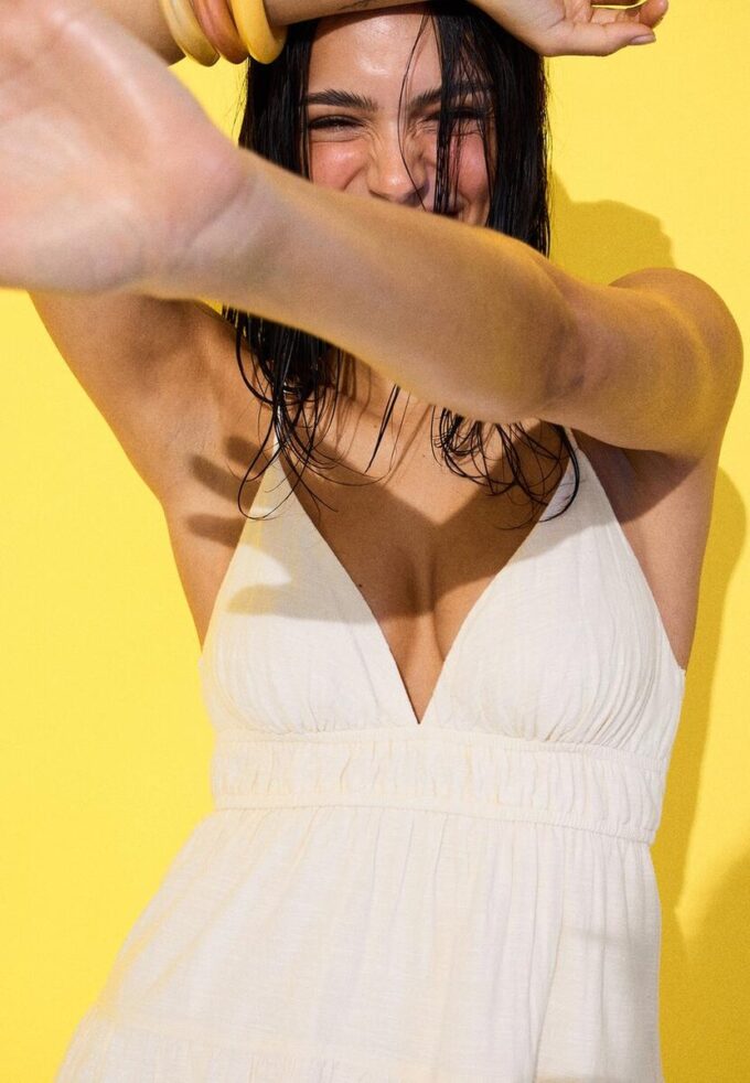 Kurzes, fließendes Kleid mit Bindedetail am Rücken