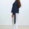 Kurzes, fließendes Trenchcoat mit Gürtel Kurzes, fließendes Trenchcoat mit Gürtel