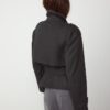 Kurzes, fließendes Trenchcoat mit Gürtel Kurzes, fließendes Trenchcoat mit Gürtel