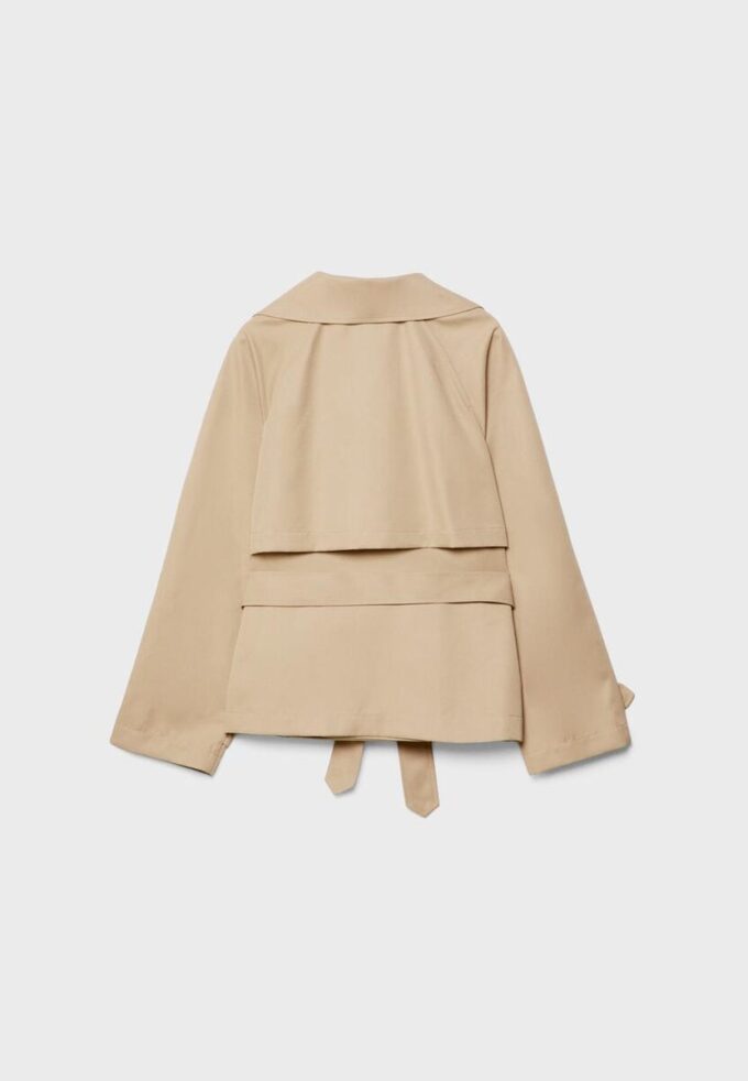 Kurzes, fließendes Trenchcoat mit Gürtel Kurzes, fließendes Trenchcoat mit Gürtel