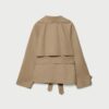Kurzes, fließendes Trenchcoat mit Gürtel Kurzes, fließendes Trenchcoat mit Gürtel