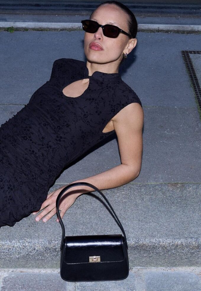 Kurzes Kleid im Qipao-Stil Kurzes Kleid im Qipao-Stil