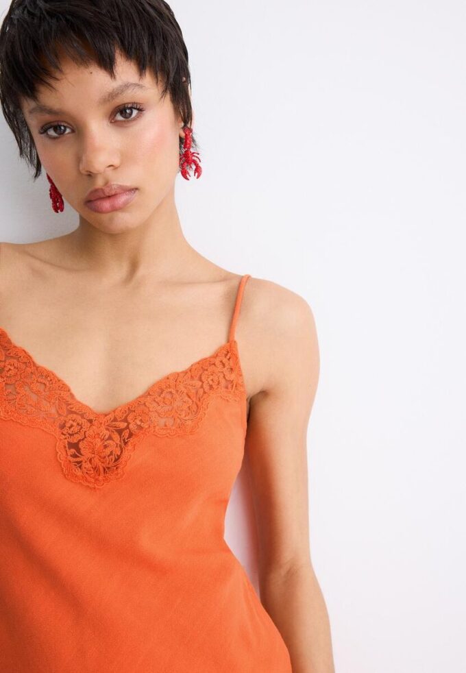 Kurzes rustikales Spitzenkleid Kurzes rustikales Spitzenkleid