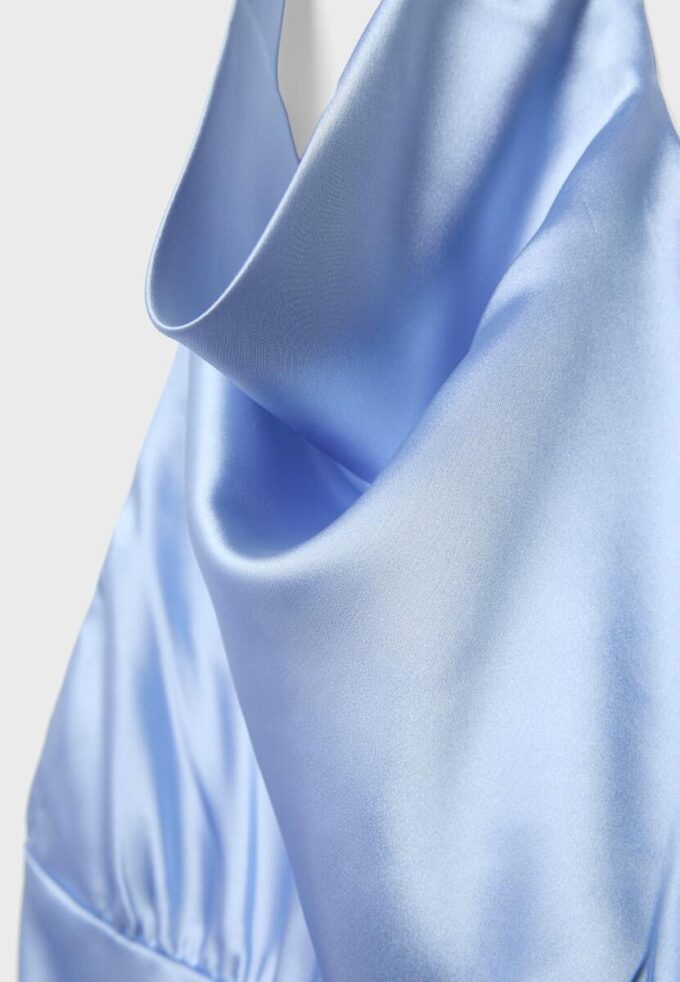 Kurzes Satin-Kleid mit Neckholder