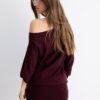 Kurzes Strickkleid mit U-Boot-Ausschnitt Kurzes Strickkleid mit U-Boot-Ausschnitt