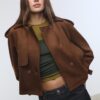 Kurzes Trenchcoat aus Kunstwildleder