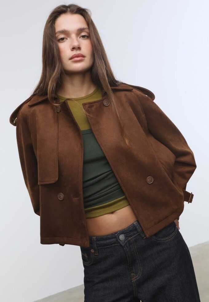 Kurzes Trenchcoat aus Kunstwildleder