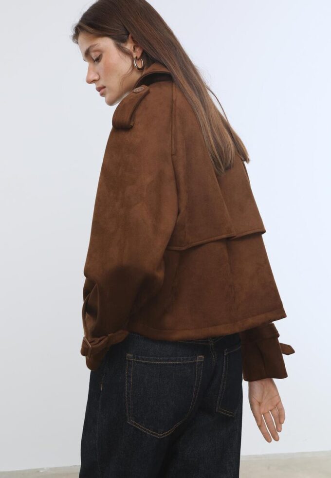 Kurzes Trenchcoat aus Kunstwildleder