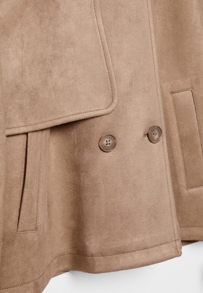 Kurzes Trenchcoat aus Kunstwildleder Kurzes Trenchcoat aus Kunstwildleder