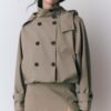 Kurzes Trenchcoat mit Puffärmeln und abnehmbarer Kapuze