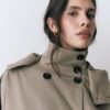 Kurzes Trenchcoat mit Puffärmeln und abnehmbarer Kapuze