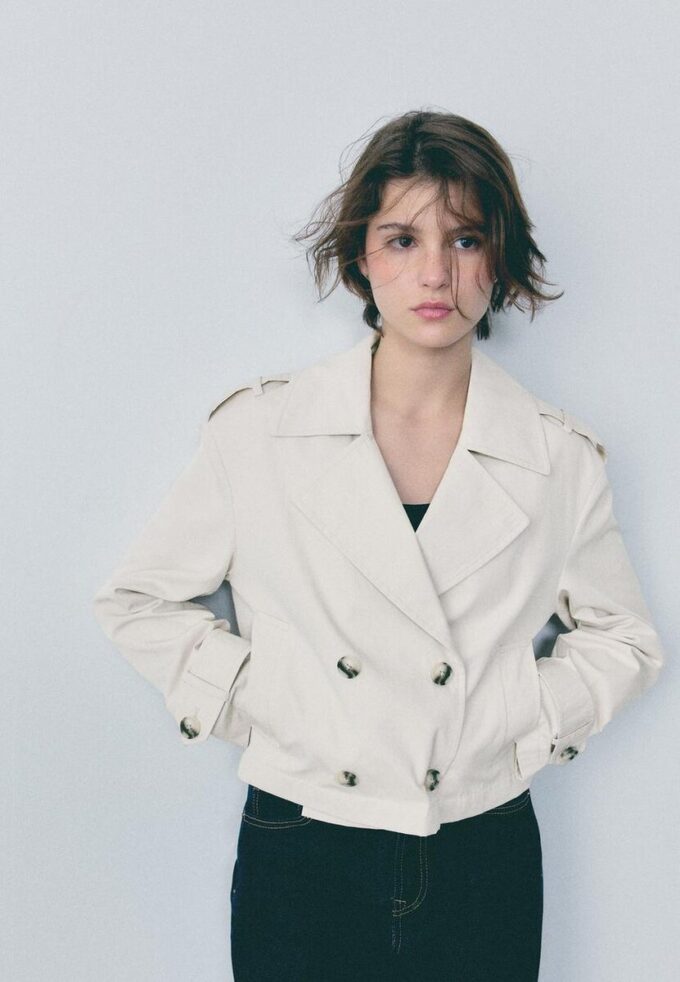 Kurzes Zweireihiger Trenchcoat Kurzes Zweireihiger Trenchcoat