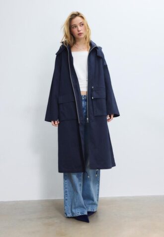 Langer, fließender Parka